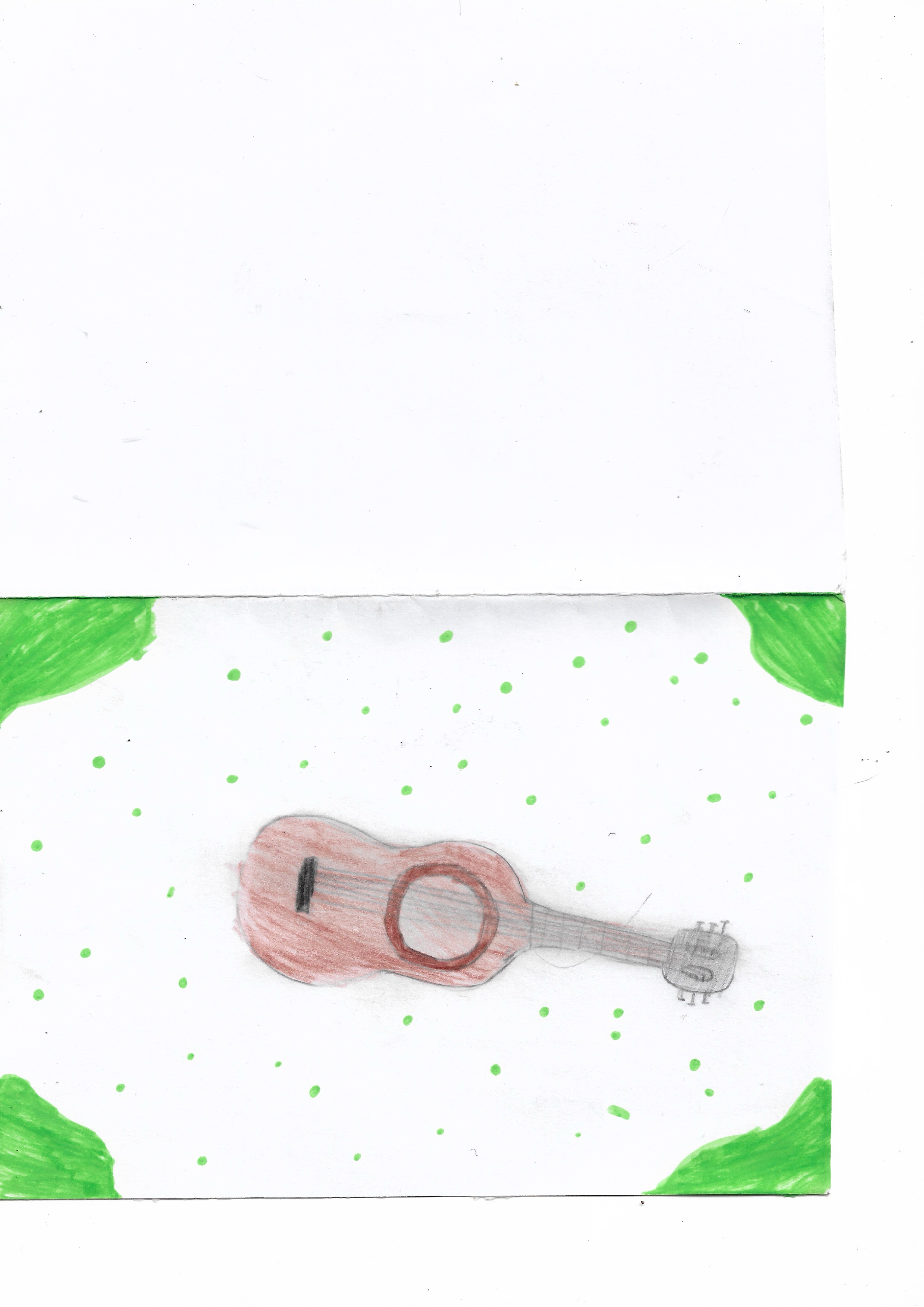 Tarjeta doblada con dibujo de guitarra en lápiz de color y manchas de pintura verde en las esquinas